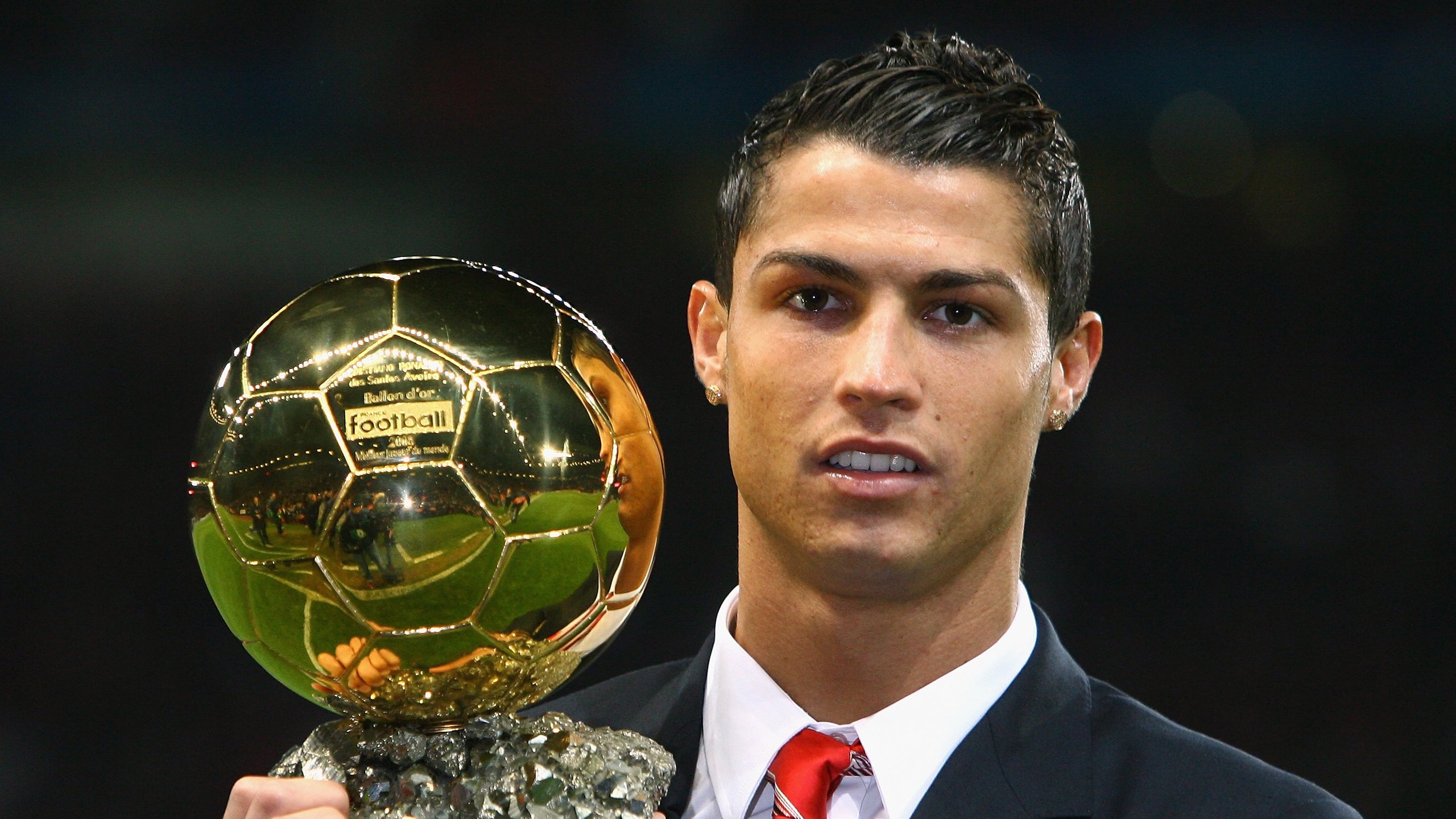 拳击盛事：世界级冠军激烈争夺，擂台火爆！，世界拳击经典赛